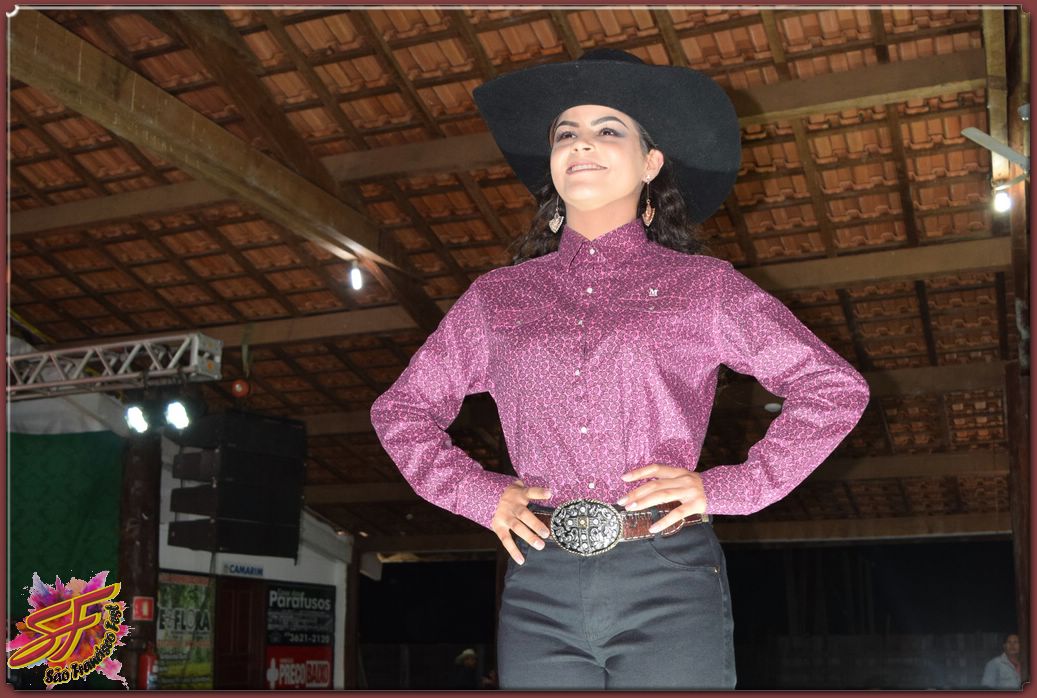 DESFILE DA RAINHA DA EXPOVALE 2019